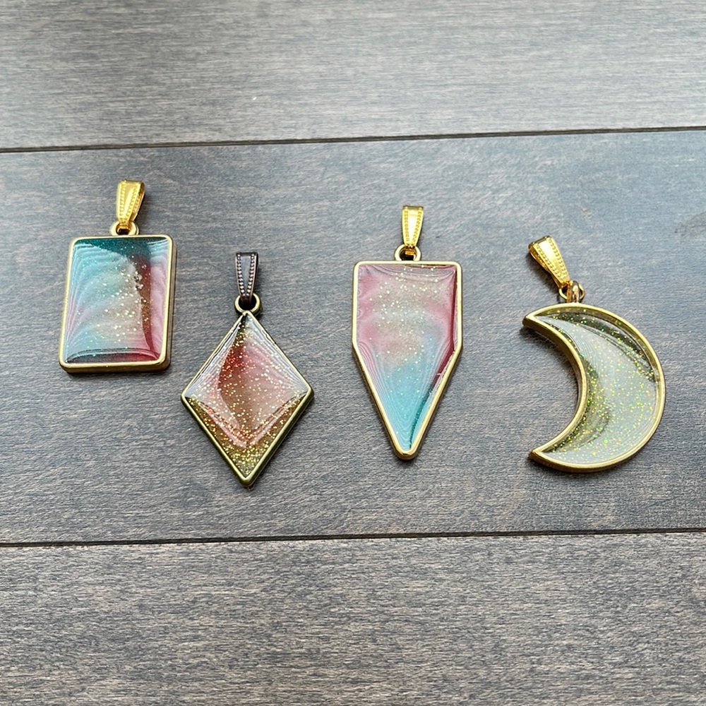 Necklace Pendant Charms, Handmade Jewellery Beauty Resin Sparkle Gold Jewel